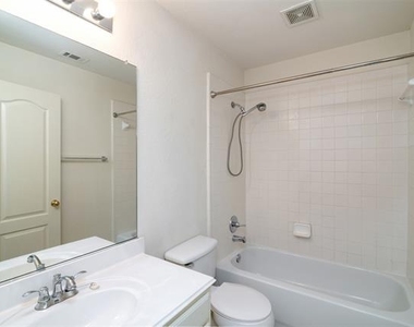 1621 Oak Brook Lane - Photo Thumbnail 27