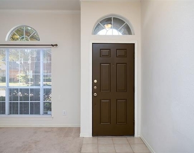 1621 Oak Brook Lane - Photo Thumbnail 4