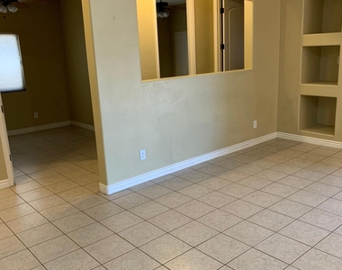 6415 S 49th Glen - Photo Thumbnail 7