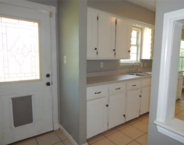 1018 N Powell Parkway - Photo Thumbnail 10