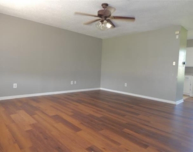 1018 N Powell Parkway - Photo Thumbnail 2