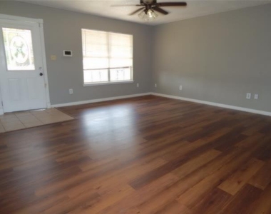 1018 N Powell Parkway - Photo Thumbnail 5
