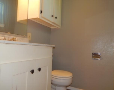 1018 N Powell Parkway - Photo Thumbnail 14