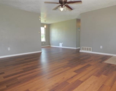 1018 N Powell Parkway - Photo Thumbnail 4