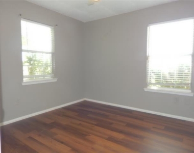 1018 N Powell Parkway - Photo Thumbnail 13