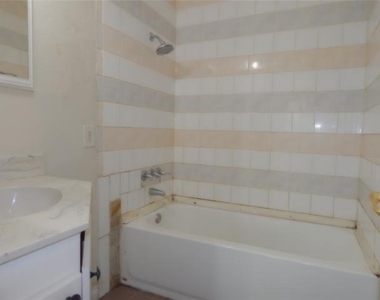 1018 N Powell Parkway - Photo Thumbnail 11