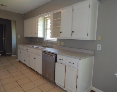 1018 N Powell Parkway - Photo Thumbnail 8