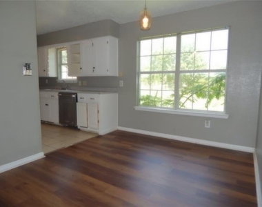 1018 N Powell Parkway - Photo Thumbnail 6
