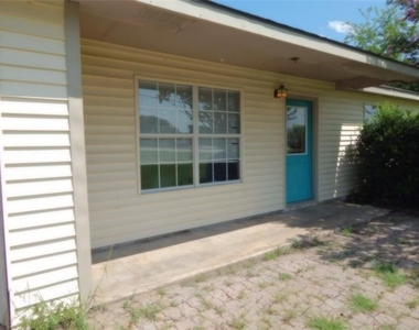 1018 N Powell Parkway - Photo Thumbnail 1