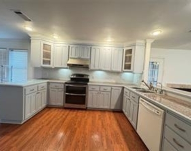 6005 Ivy Glen Drive - Photo Thumbnail 4
