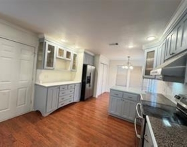6005 Ivy Glen Drive - Photo Thumbnail 5