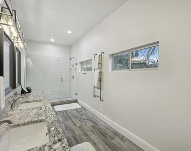 223 Oklahoma Avenue - Photo Thumbnail 16