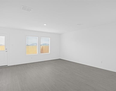 819 Pawpaw Drive - Photo Thumbnail 17