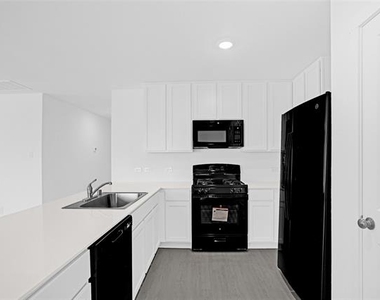 819 Pawpaw Drive - Photo Thumbnail 2