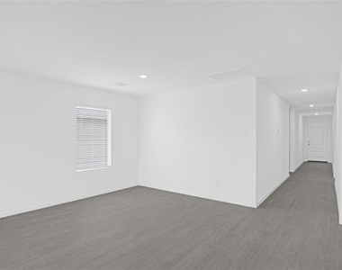 819 Pawpaw Drive - Photo Thumbnail 15