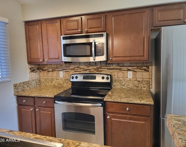 20420 N 6th Drive - Photo Thumbnail 7