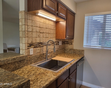 20420 N 6th Drive - Photo Thumbnail 8