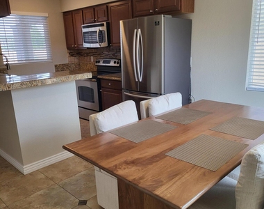 20420 N 6th Drive - Photo Thumbnail 10