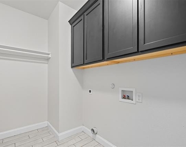 2911 Marshall Street - Photo Thumbnail 16