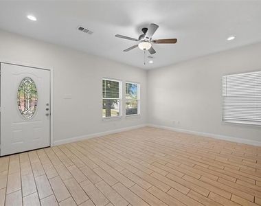 2911 Marshall Street - Photo Thumbnail 1