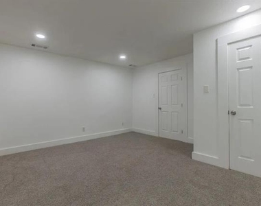 2329 Connor Avenue - Photo Thumbnail 14