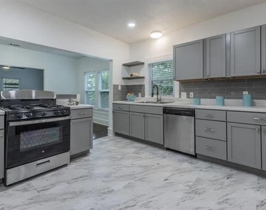 2329 Connor Avenue - Photo Thumbnail 20