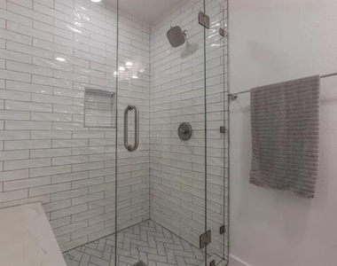2329 Connor Avenue - Photo Thumbnail 12