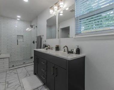 2329 Connor Avenue - Photo Thumbnail 13
