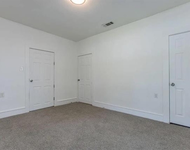2329 Connor Avenue - Photo Thumbnail 7