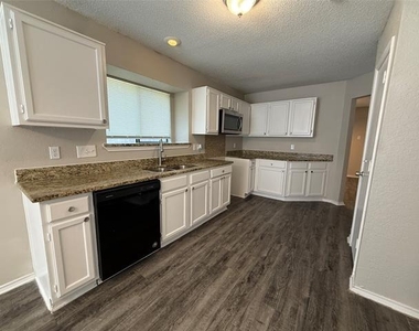 4910 Kelso Lane - Photo Thumbnail 9