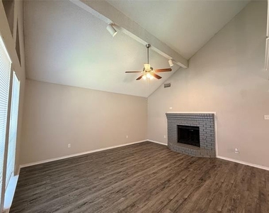 4910 Kelso Lane - Photo Thumbnail 2