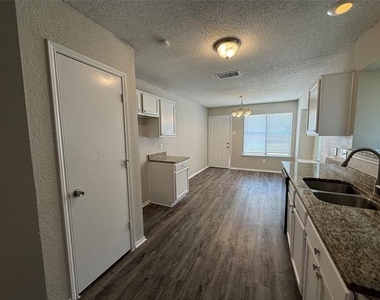 4910 Kelso Lane - Photo Thumbnail 8