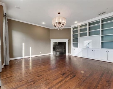 2518 Bill Moses Parkway - Photo Thumbnail 1