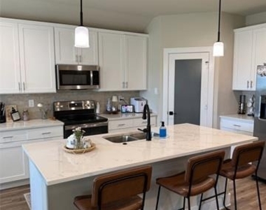 323 Cherry Point Drive - Photo Thumbnail 23