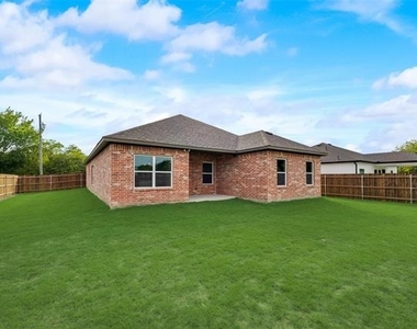 323 Cherry Point Drive - Photo Thumbnail 25
