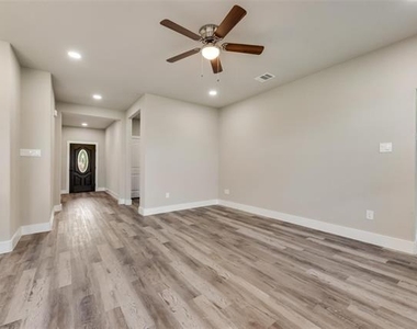 323 Cherry Point Drive - Photo Thumbnail 10