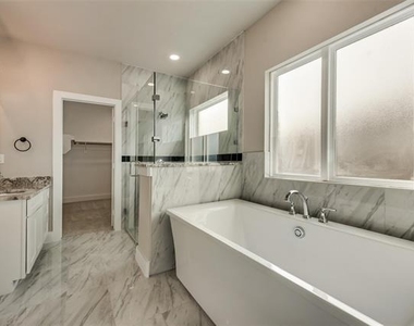 323 Cherry Point Drive - Photo Thumbnail 17
