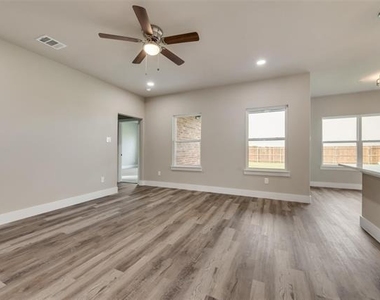 323 Cherry Point Drive - Photo Thumbnail 3