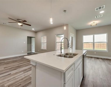 323 Cherry Point Drive - Photo Thumbnail 4