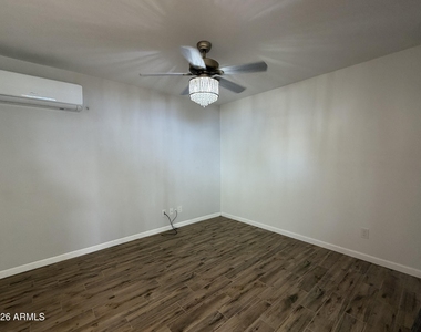2514 E Fairmount Avenue - Photo Thumbnail 11