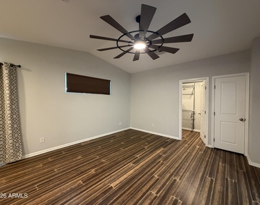 2514 E Fairmount Avenue - Photo Thumbnail 18