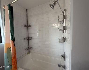2514 E Fairmount Avenue - Photo Thumbnail 10
