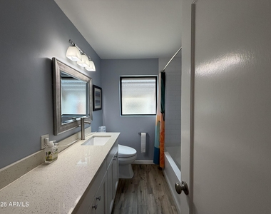 2514 E Fairmount Avenue - Photo Thumbnail 9