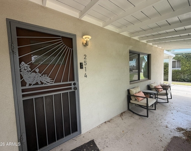 2514 E Fairmount Avenue - Photo Thumbnail 1