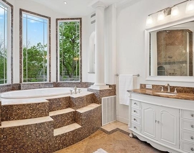 5909 Goliad Avenue - Photo Thumbnail 15