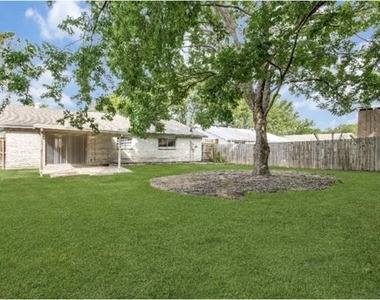 5913 Maple Lane - Photo Thumbnail 10