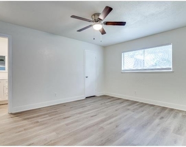 5913 Maple Lane - Photo Thumbnail 4