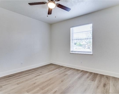5913 Maple Lane - Photo Thumbnail 8