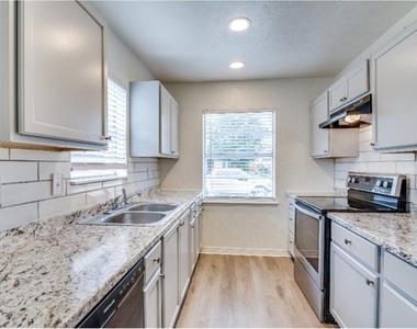 5913 Maple Lane - Photo Thumbnail 3