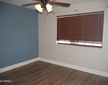 1201 W Loughlin Drive - Photo Thumbnail 7